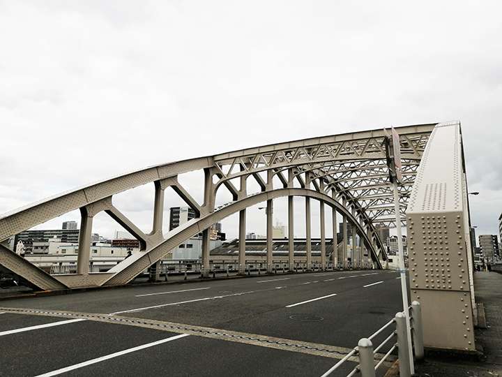 ⑨この橋の名は大浪橋。「大」正区と「浪」速区をつないで架かる